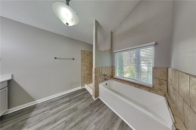 Building Photo - 4902 Sturbridge Crescent