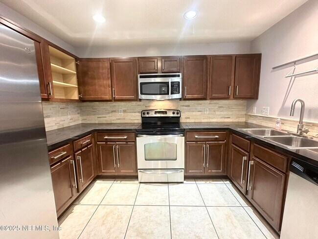 Building Photo - 6916 Ortega Woods Dr