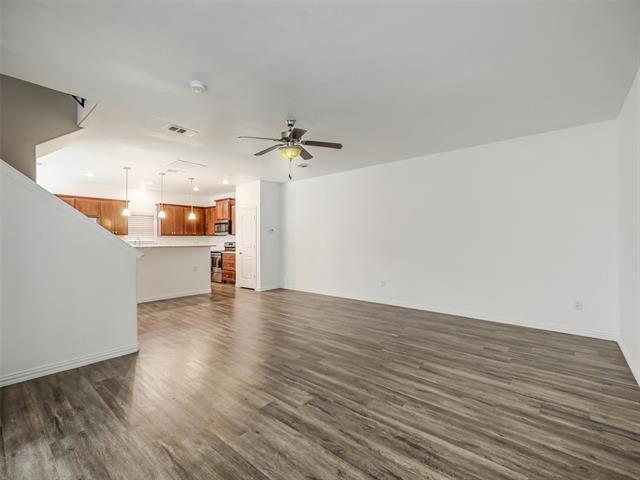 Building Photo - 4916 Villas Dr