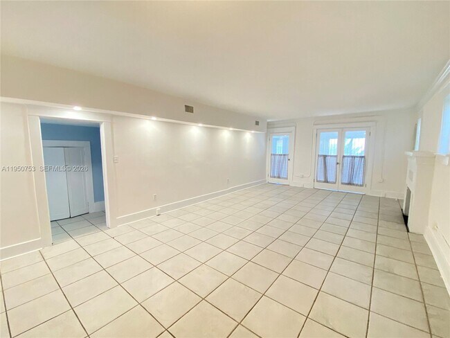 Building Photo - 4600 NE 1st Ave