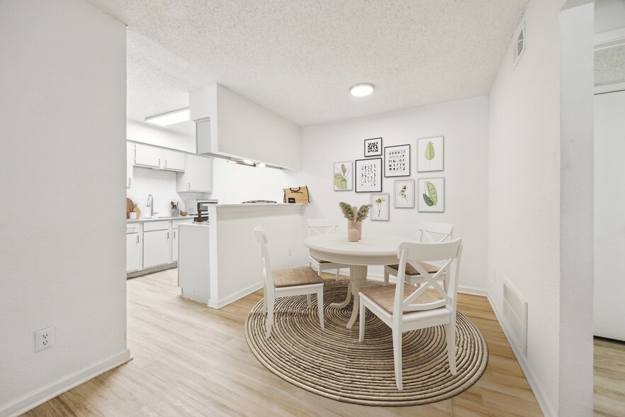 Primary Photo - Falltree Apartments
