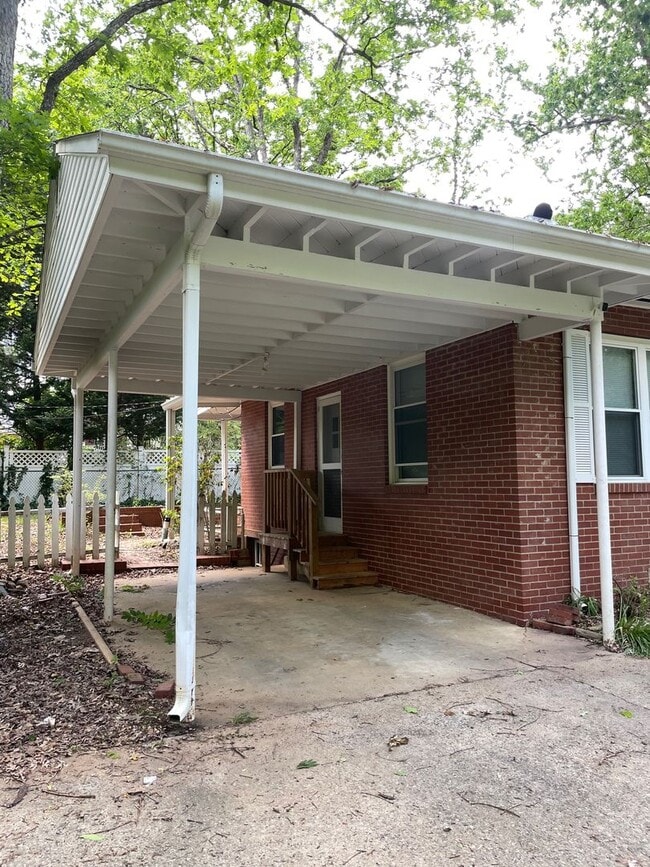 Building Photo - Beautiful 2 bed, 1 bath brick home! Located in Asheboro near McCrary Park!