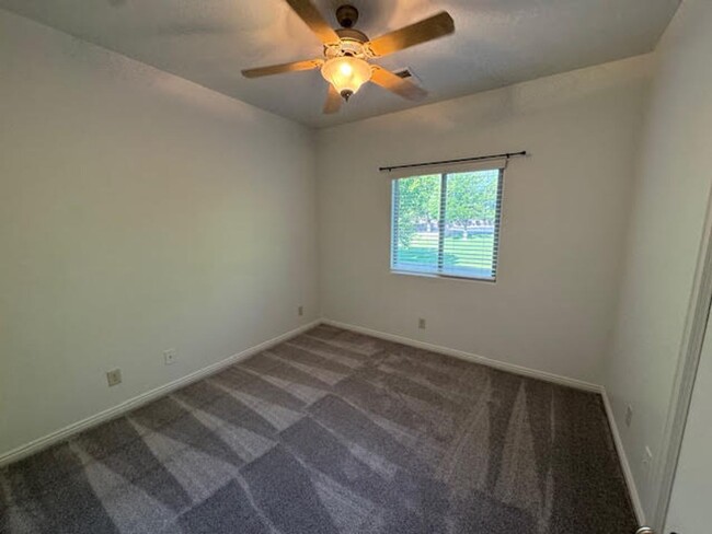Building Photo - Duplex in Hurricane