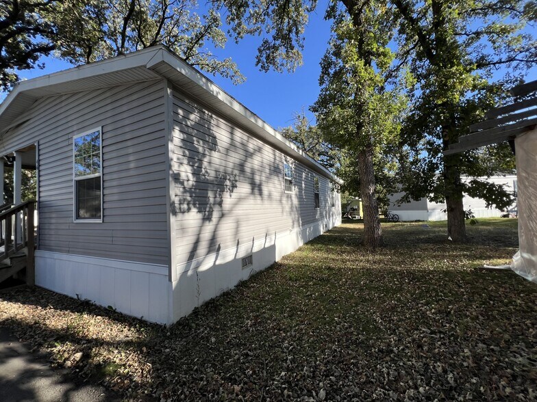 Building Photo - 46 Joymar Dr