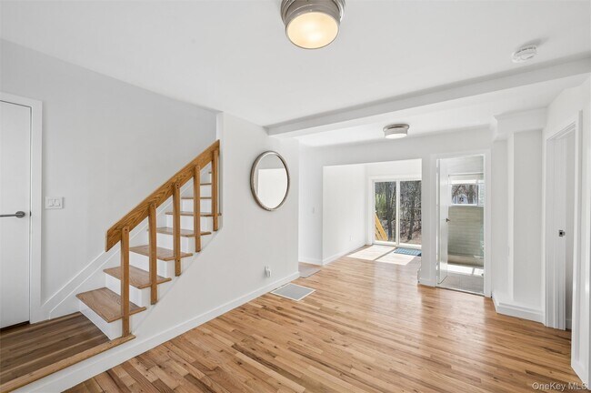 Building Photo - 14 Old Trail Rd