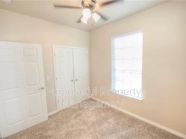Building Photo - 2102 Lonnie Ln