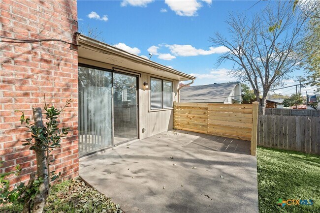 Building Photo - 2313 A Paul Revere St