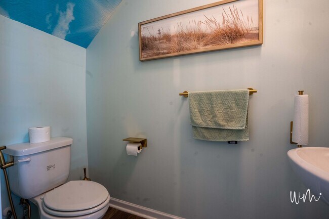 Building Photo - 3 bed and 2.5 bath house with 2 car garage near ETSU - move in ready