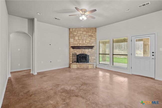 Building Photo - 103 Weeping Willow Ct