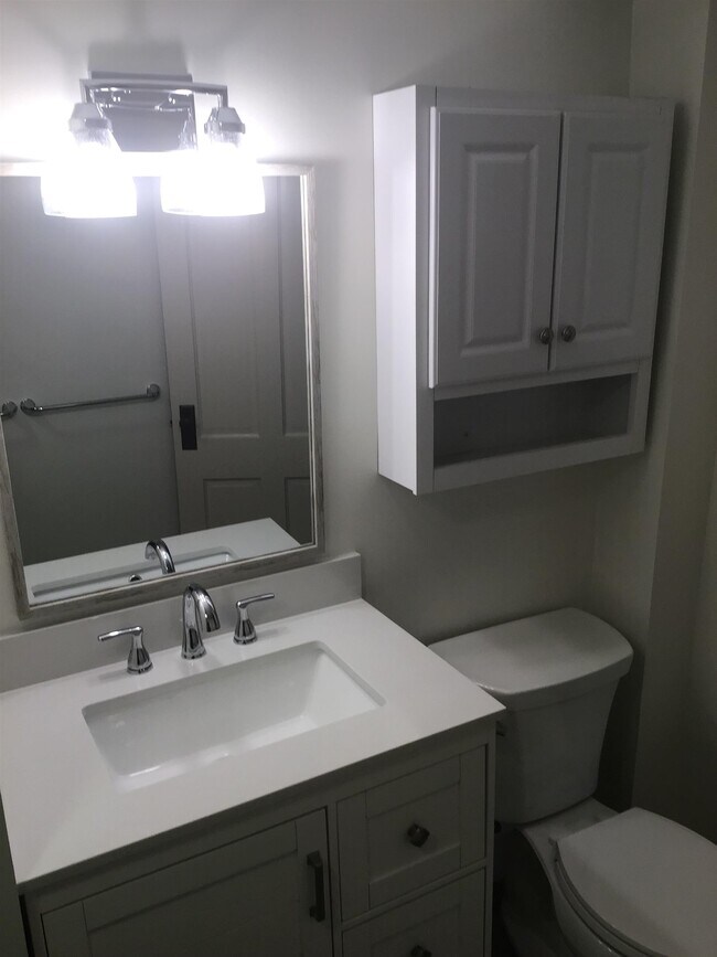 Building Photo - 132 Pine St