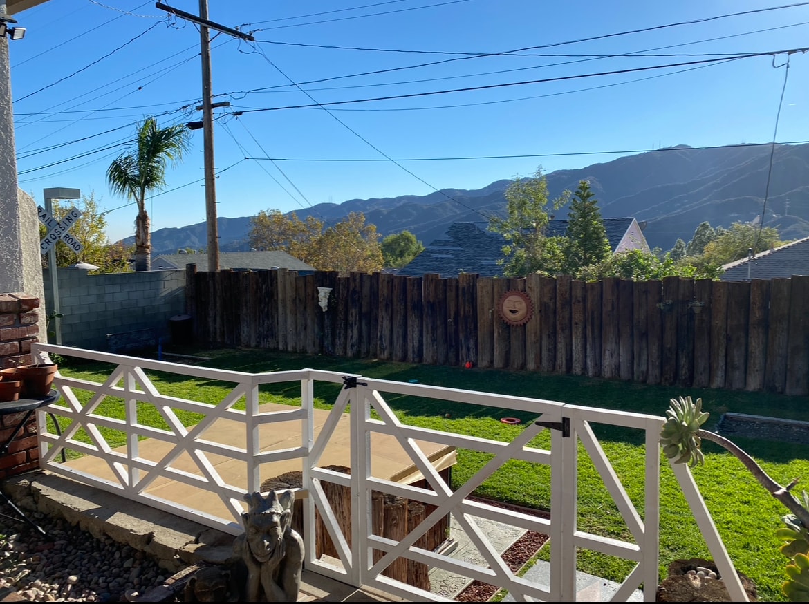 HUGE backyard (jacuzzi is no longer there) - 3730 Pontiac St