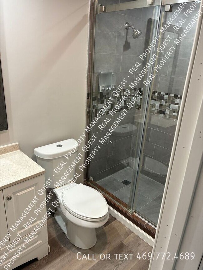 Building Photo - 802 Netherland Dr