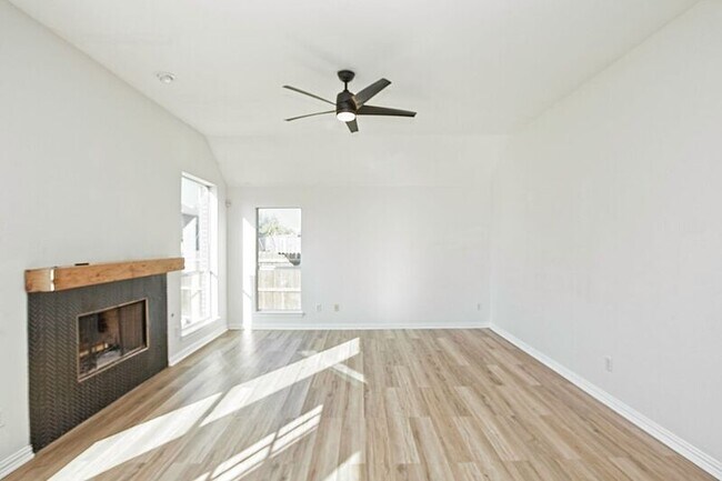Building Photo - 105 Galloping Trail