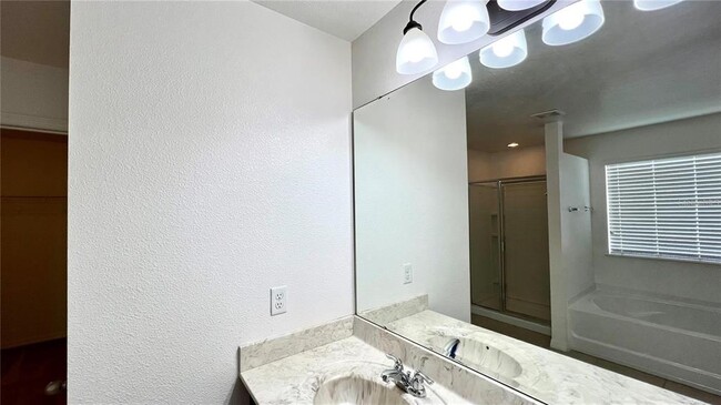 Building Photo - 3721 Maidencain St