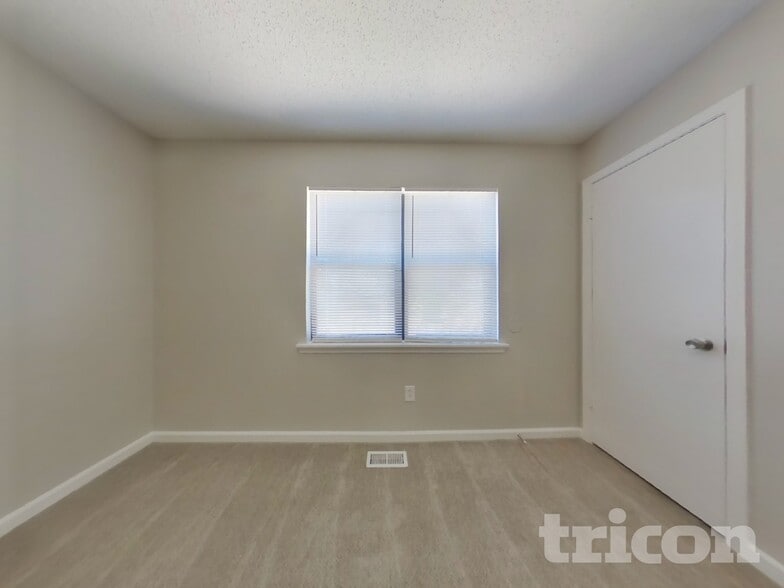 Building Photo - 17 Paces Meadows Dr