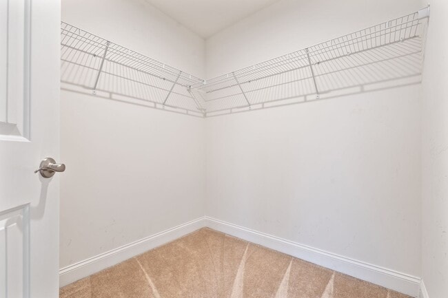 Building Photo - Stylish and Spacious 3 Bedroom, 2.5 Bathroom End-Unit Townhome w/ Garage!