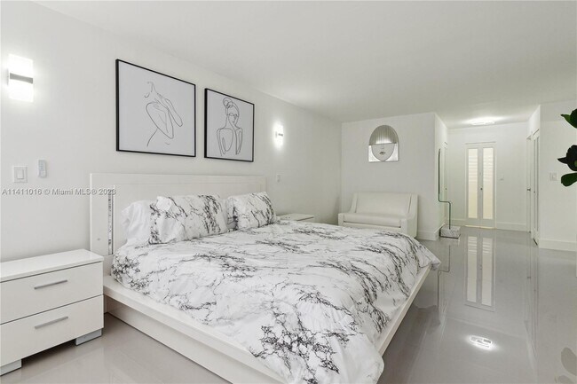 Building Photo - 2751 S Ocean Dr