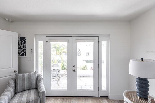 Building Photo - 6020 Midnight Pass Rd