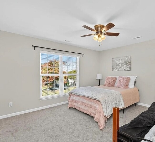 Building Photo - Park South Station Home Available Now!