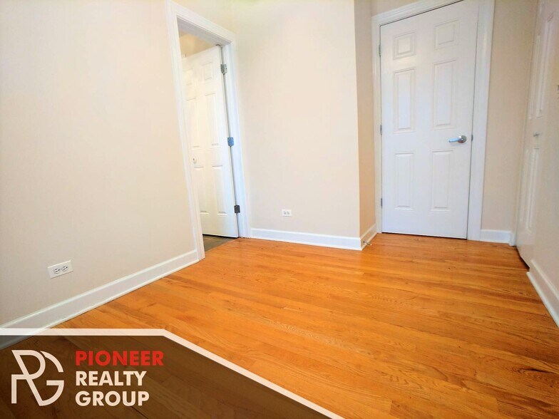 Building Photo - 3250 N Clifton Ave