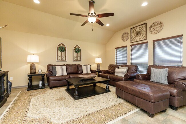 Building Photo - 7921 Pavo Real St