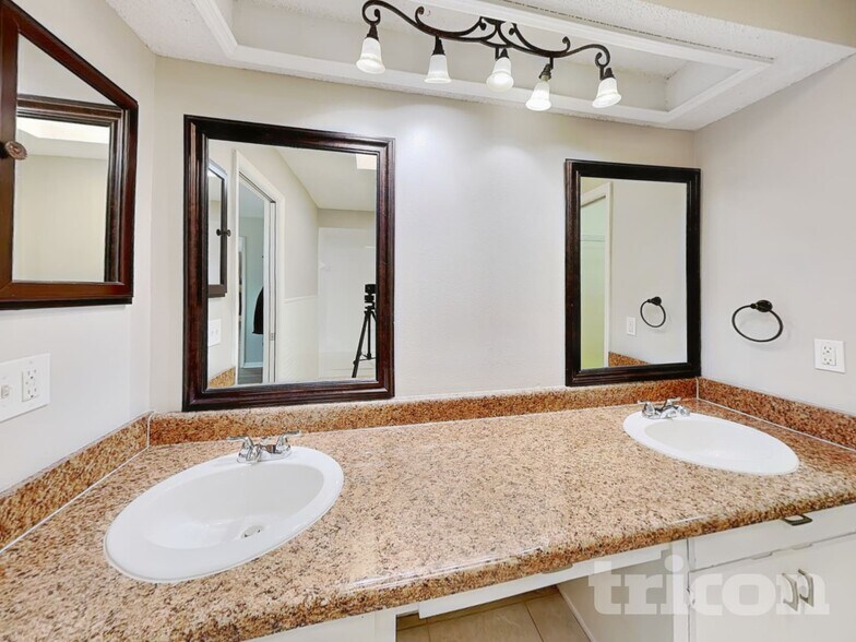 Building Photo - 13415 Twin Lake Ave