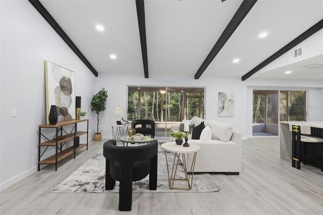 Building Photo - 300 E Sweetwater Creek Dr