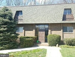 Building Photo - 11620 Vantage Hill Rd