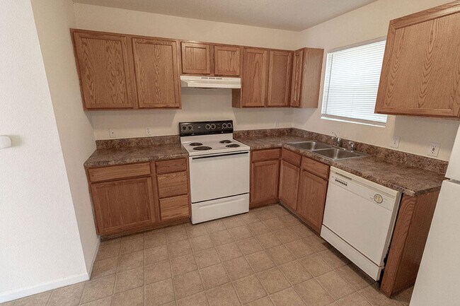 Building Photo - 430 NE Park Ln