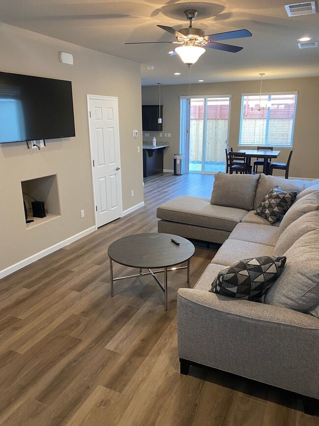 Building Photo - Furnished 2-Story Home in North Reno