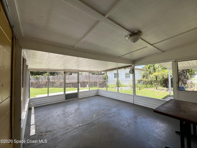 Building Photo - 801 Hampton Way