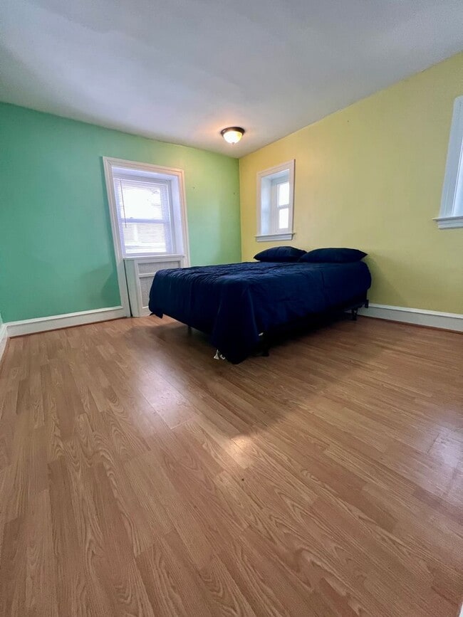 Building Photo - Gorgeous 5-Bedroom Single Family Home in Upper Darby! Available NOW!