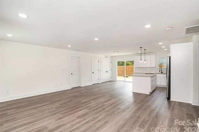 Building Photo - Charming BRAND NEW 3BR/2BA For Rent in Cha...