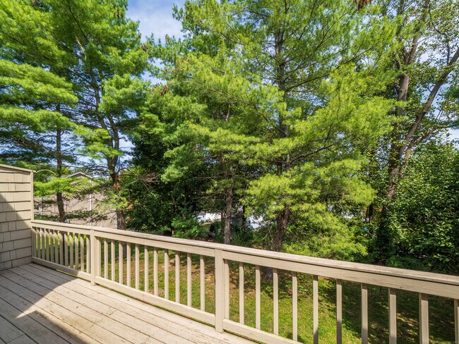 Building Photo - 12 Boulevard Dr