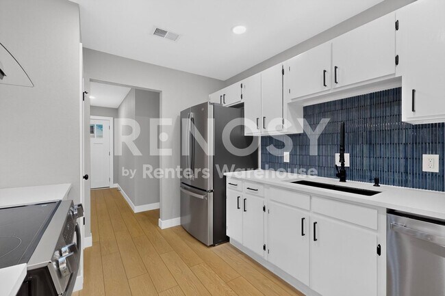 Building Photo - Completely Refreshed Arlington Home