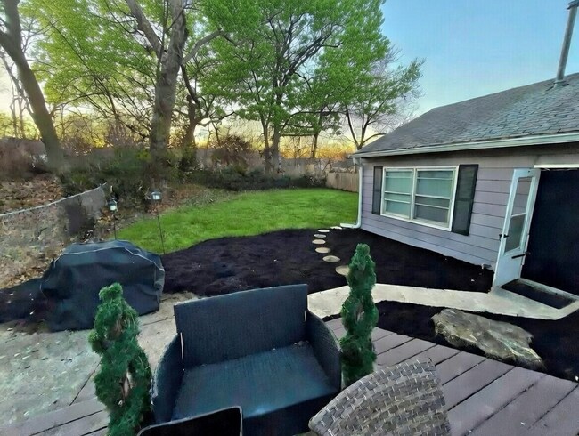 Building Photo - Tiehen Realty - Booth