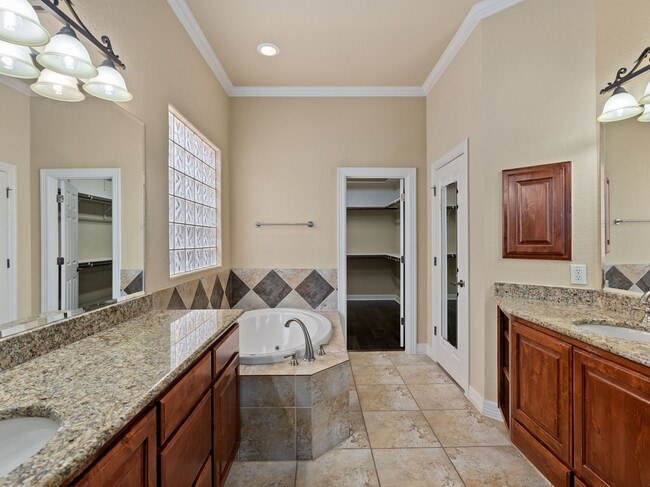 Building Photo - 16026 Huebner Bluff