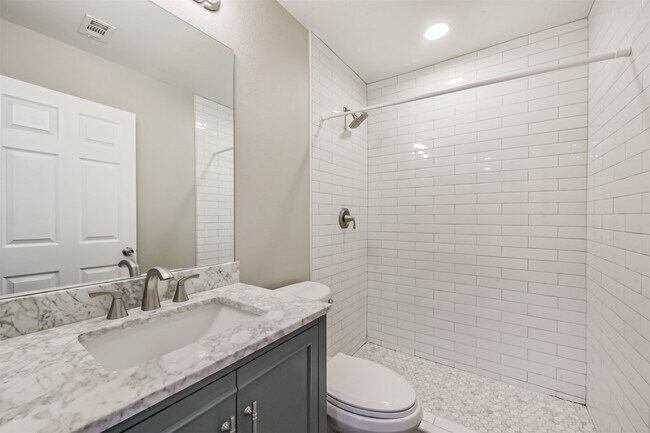 Building Photo - 1266 Dove St