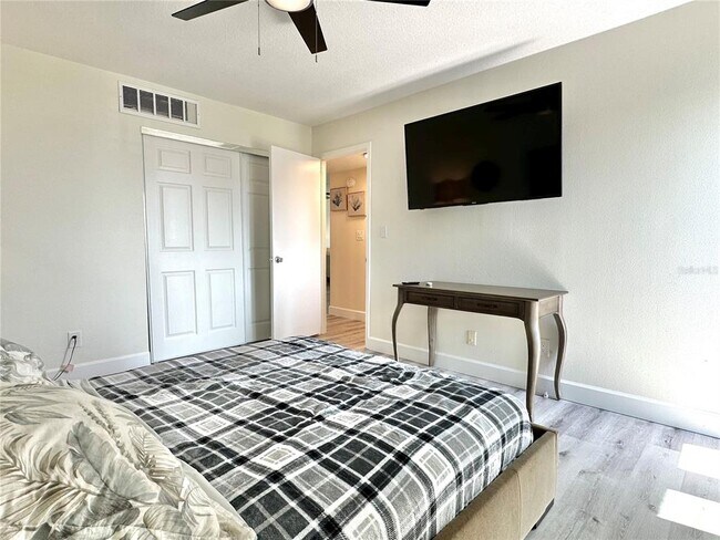 Building Photo - 855 Bayway Blvd