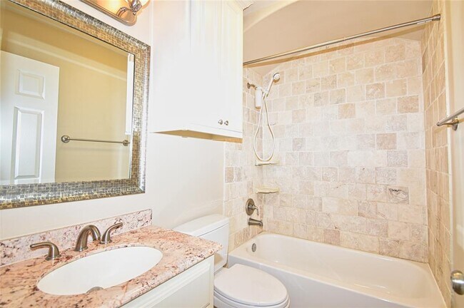 Building Photo - 4323 Lake Walk Ct