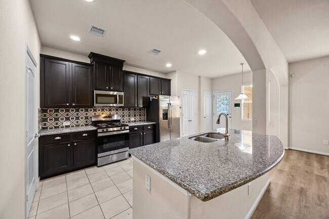 Building Photo - 7223 Pavilion Dr