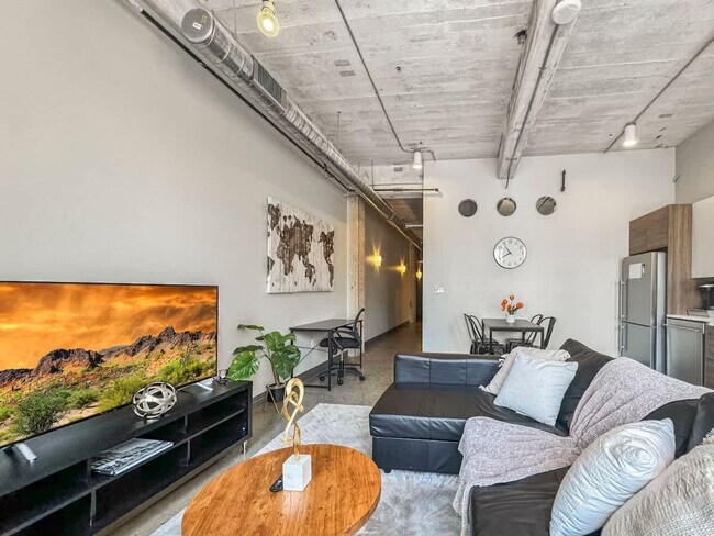 Building Photo - 500 S Ervay St