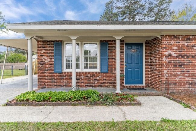 Building Photo - Pet-Friendly | Large Fenced Yard in North Wilmington