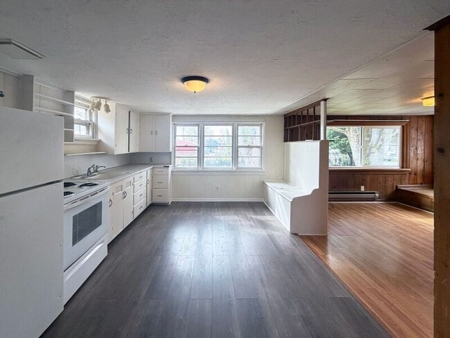 Building Photo - 539 Madison St