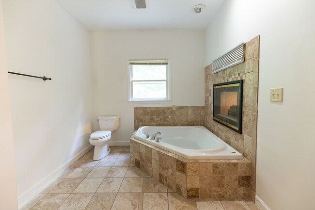 Building Photo - 4916 Gold Crest Dr