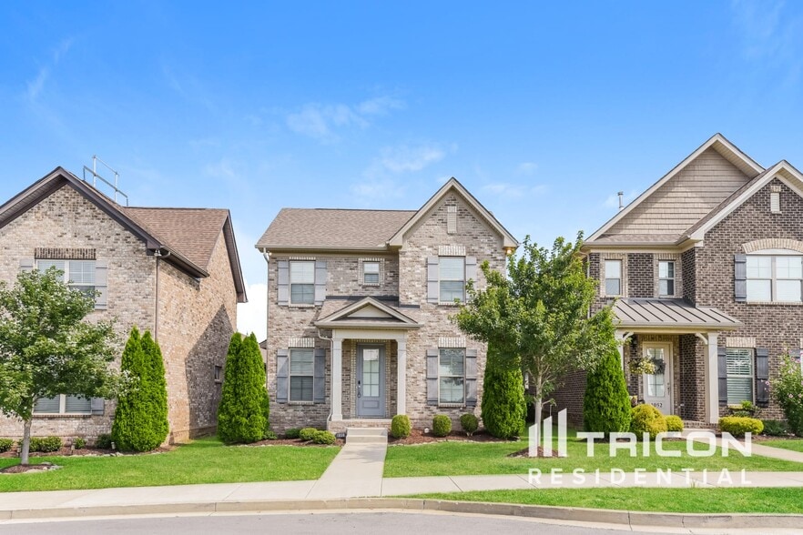 Primary Photo - 1050 Paddock Park Cir