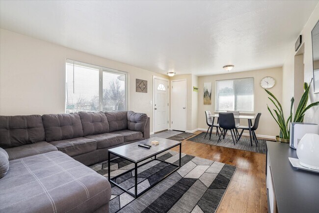 Living Area - 2819 W 3rd Ave