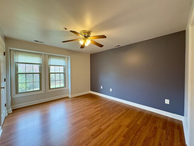 Building Photo - Charming 2 Bedroom/2 Bathroom Apartment in...