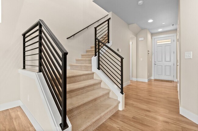 Building Photo - 3Bd/2.5Ba Lynnwood Home