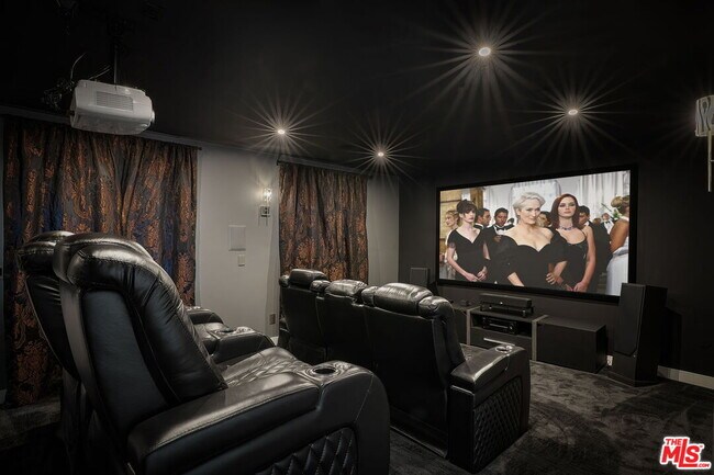 Building Photo - 1323 Club View Dr